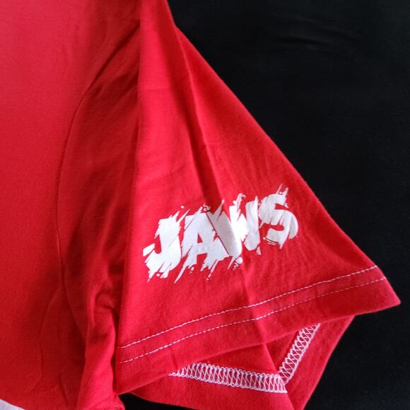 Mens Rare Universal Studios Graphic JAWS Movie Shirt Size Large Blue Red White - Picture 3 of 9